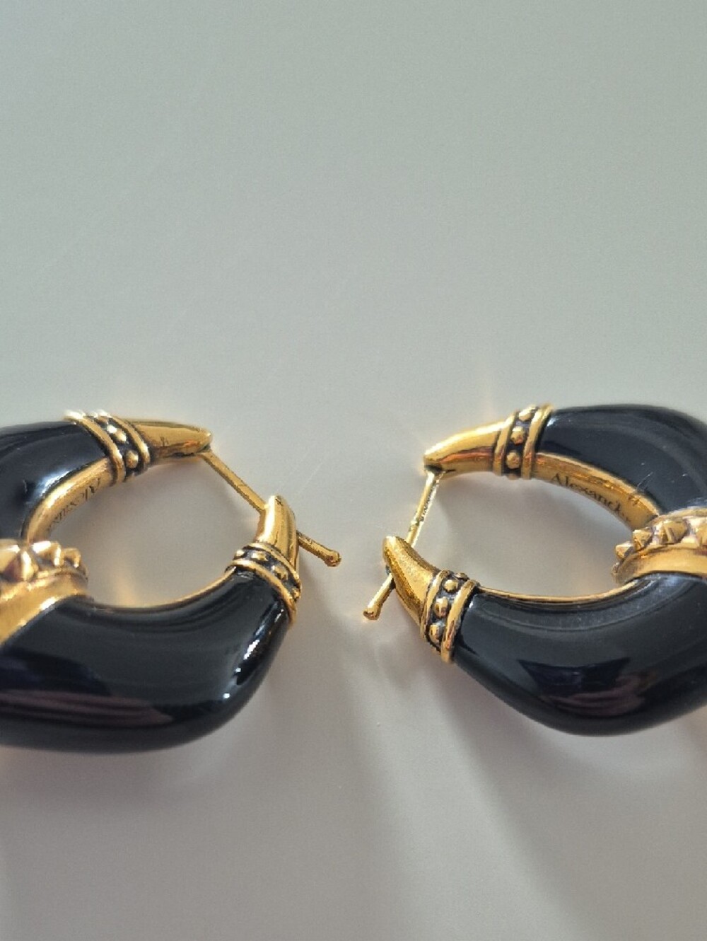 Alexander McQueen Gold and Black Horn Hoop Earrings - Picture 10 of 16